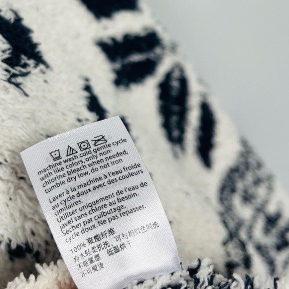 Barefoot Dreams Cozychic Seaside Crew Neck Pullover Sweater Nordic Fair Isle M - Picture 10 of 11